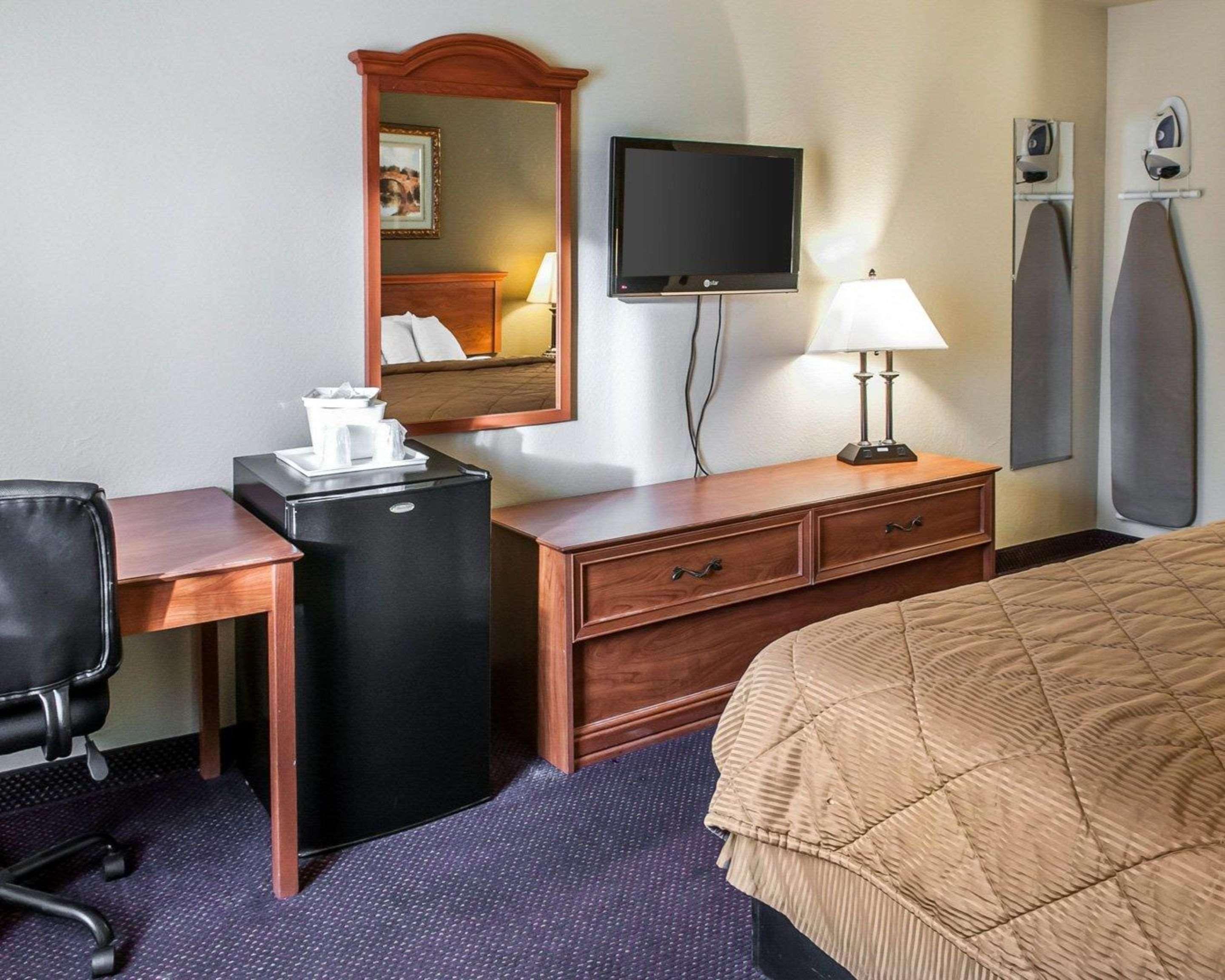 Rodeway Inn Еспаньола Екстериор снимка