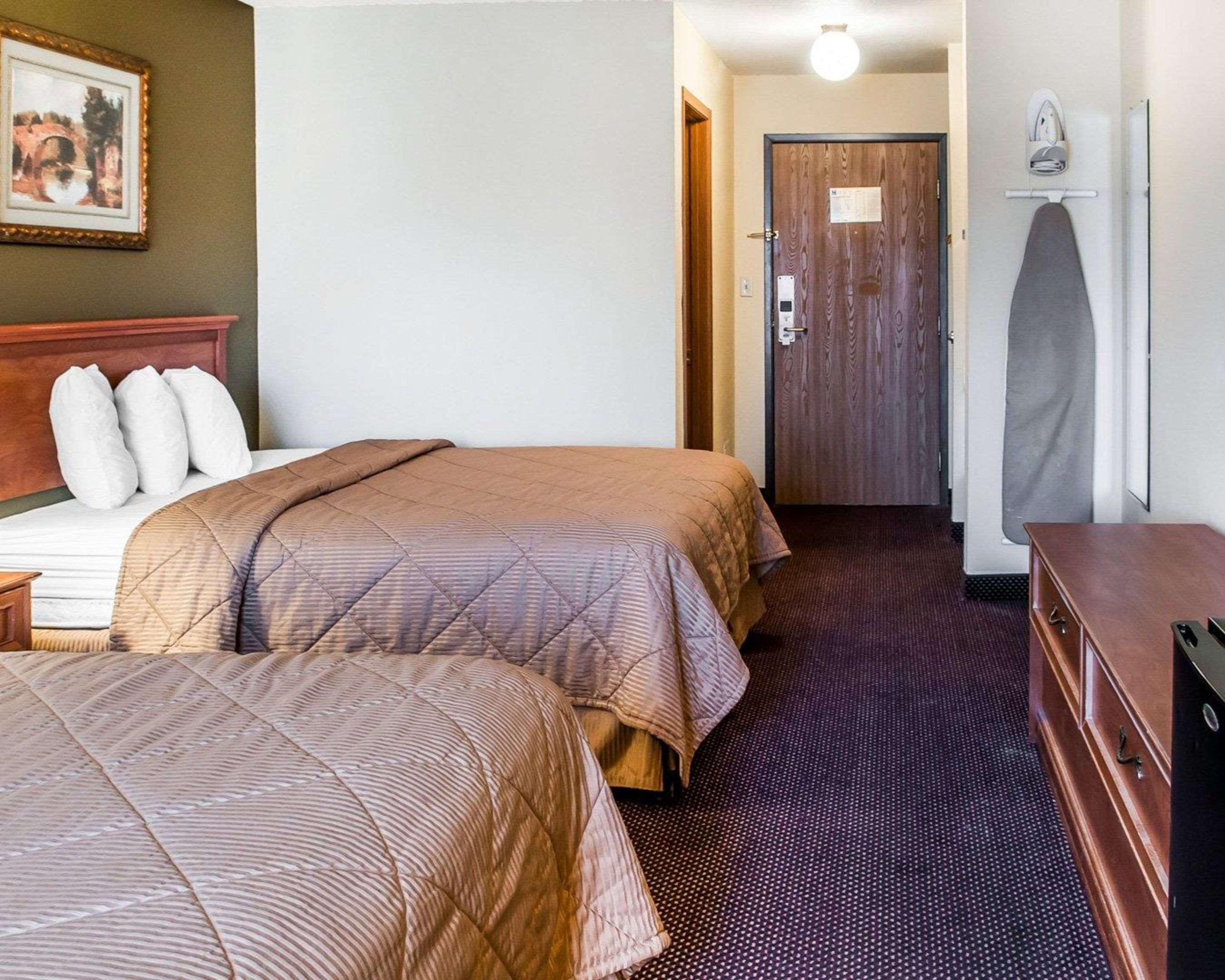 Rodeway Inn Еспаньола Екстериор снимка